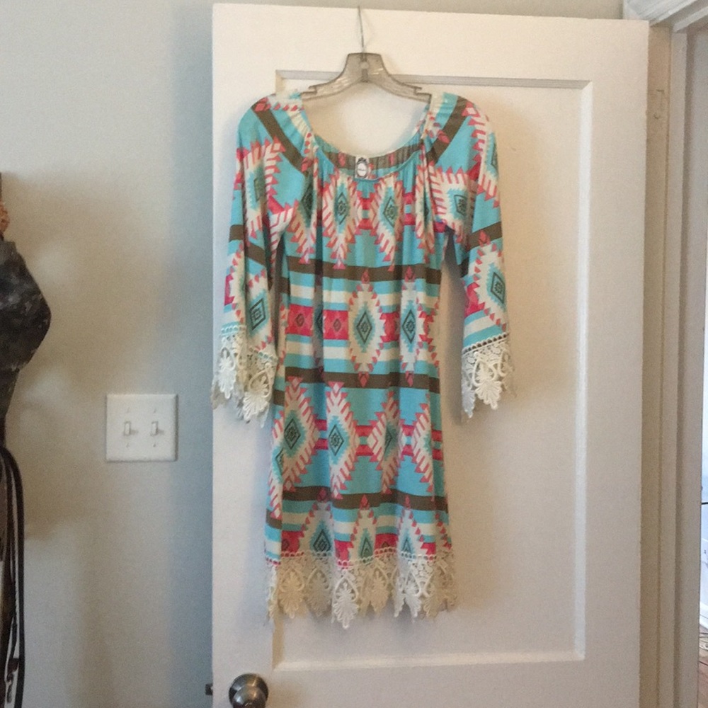 Dress with mid length sleeves